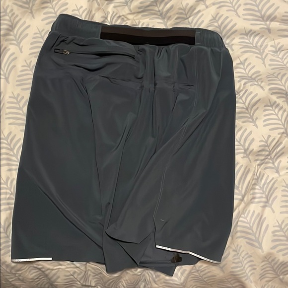 Men’s Lululemon 6” Surge short size small - Picture 3 of 5